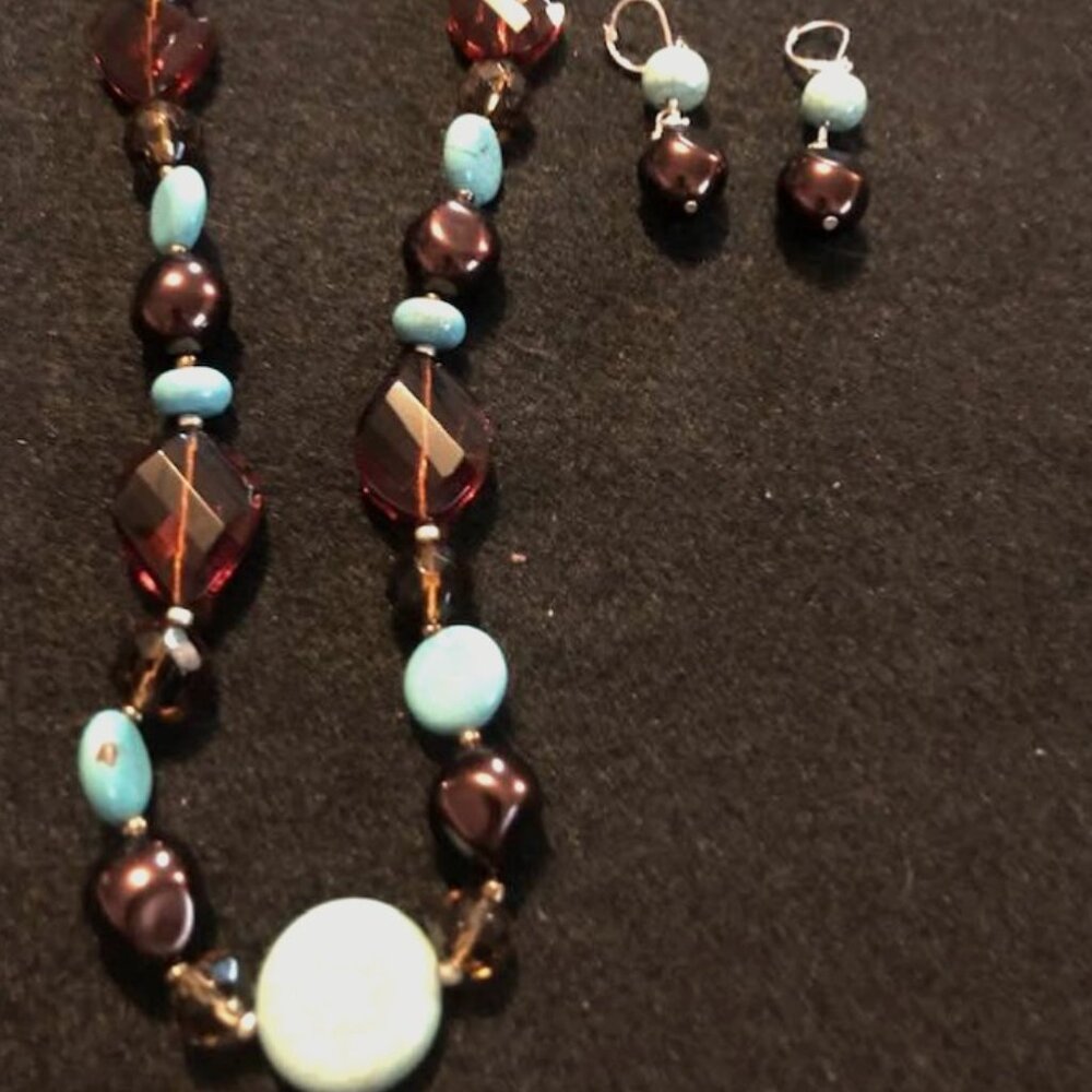 Necelaces and earrings set